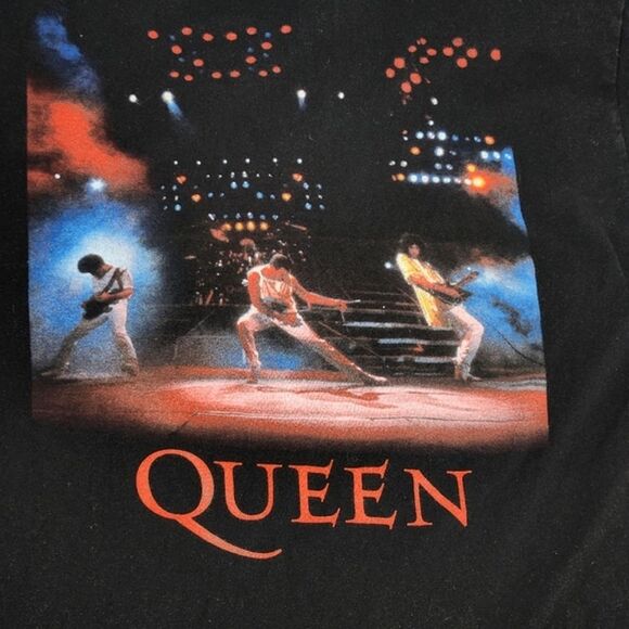 Queen Official Merch Tee Size Large  Faded Black Concert Band  T-Shirt Crewneck - Picture 2 of 6